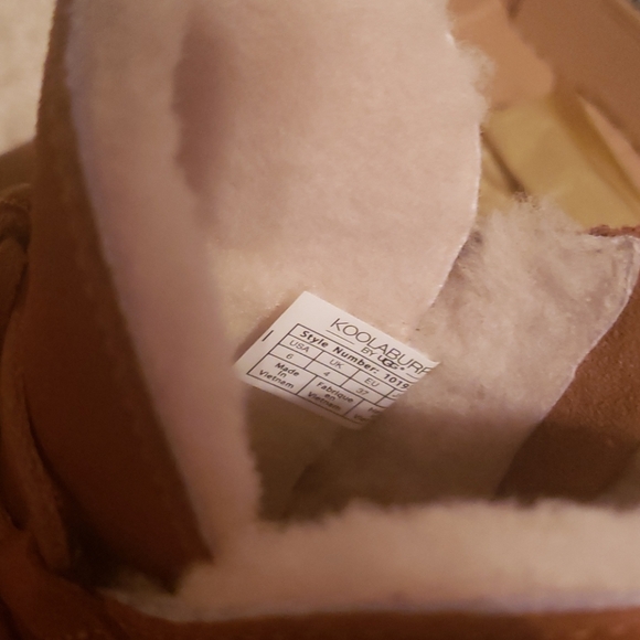 UGG Koolaburra Shazi Short Chestnut Boots NIB - Picture 9 of 9
